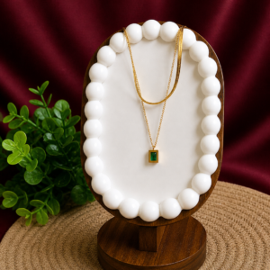 layered chain green